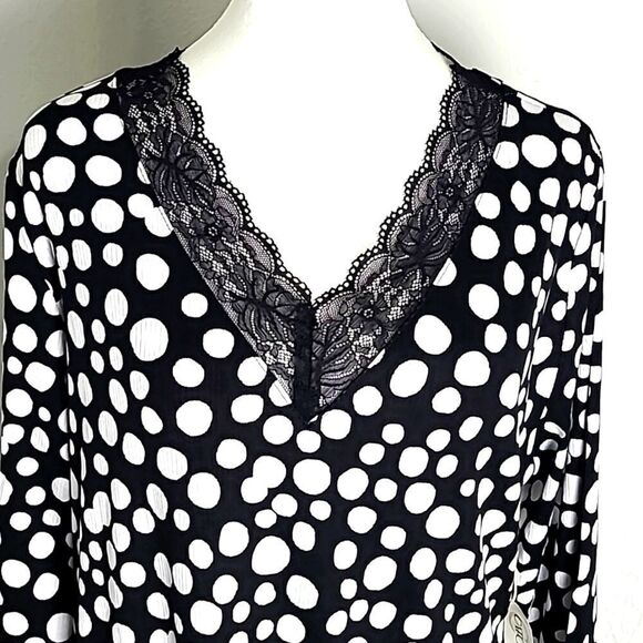Cato Black & White Polka-dot Top with Black Lace Neckline, Size 18/20 NWT - Picture 3 of 10